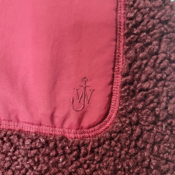 Jw Anderson X Uniqlo Red Hooded Faux Sherpa Hodded Vest Size S - Picture 2 of 3